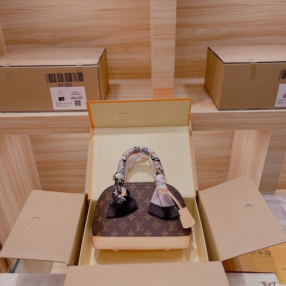 ✨🎉Absolute luxury💕Small Leather💖 - Picture 7 of 7